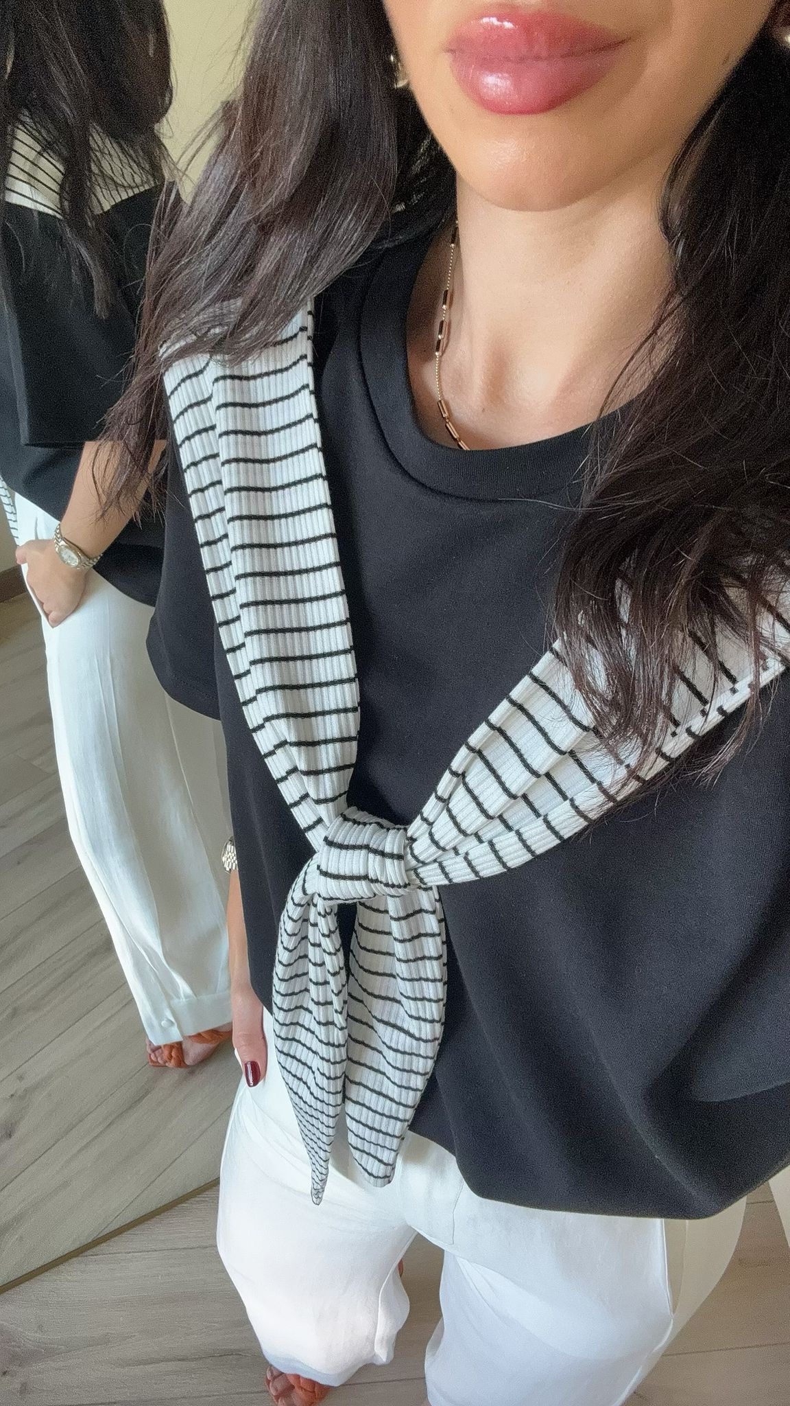 Siyah Beyaz Çizgili Şal Bağlama Detaylı Tshirt