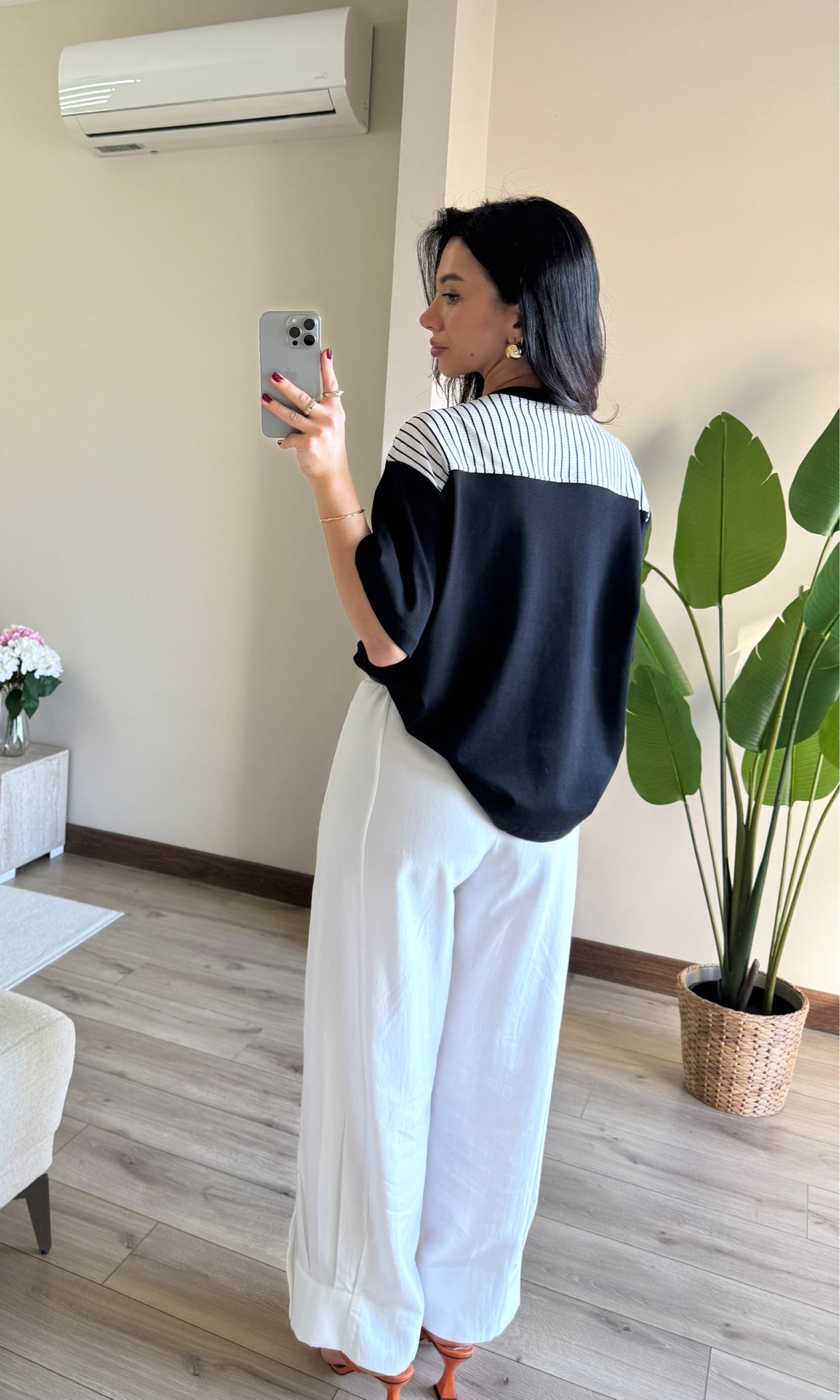 Siyah Beyaz Çizgili Şal Bağlama Detaylı Tshirt