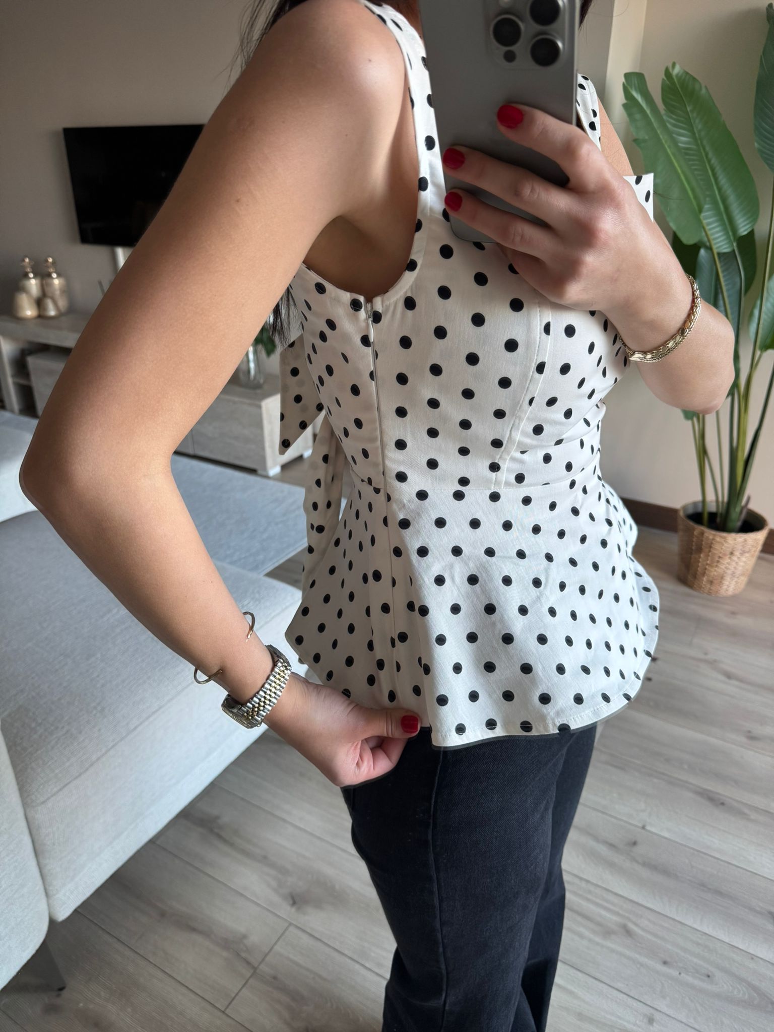 Kare Yaka Puantiyeli Bluz Sırt Kurdele Detaylı