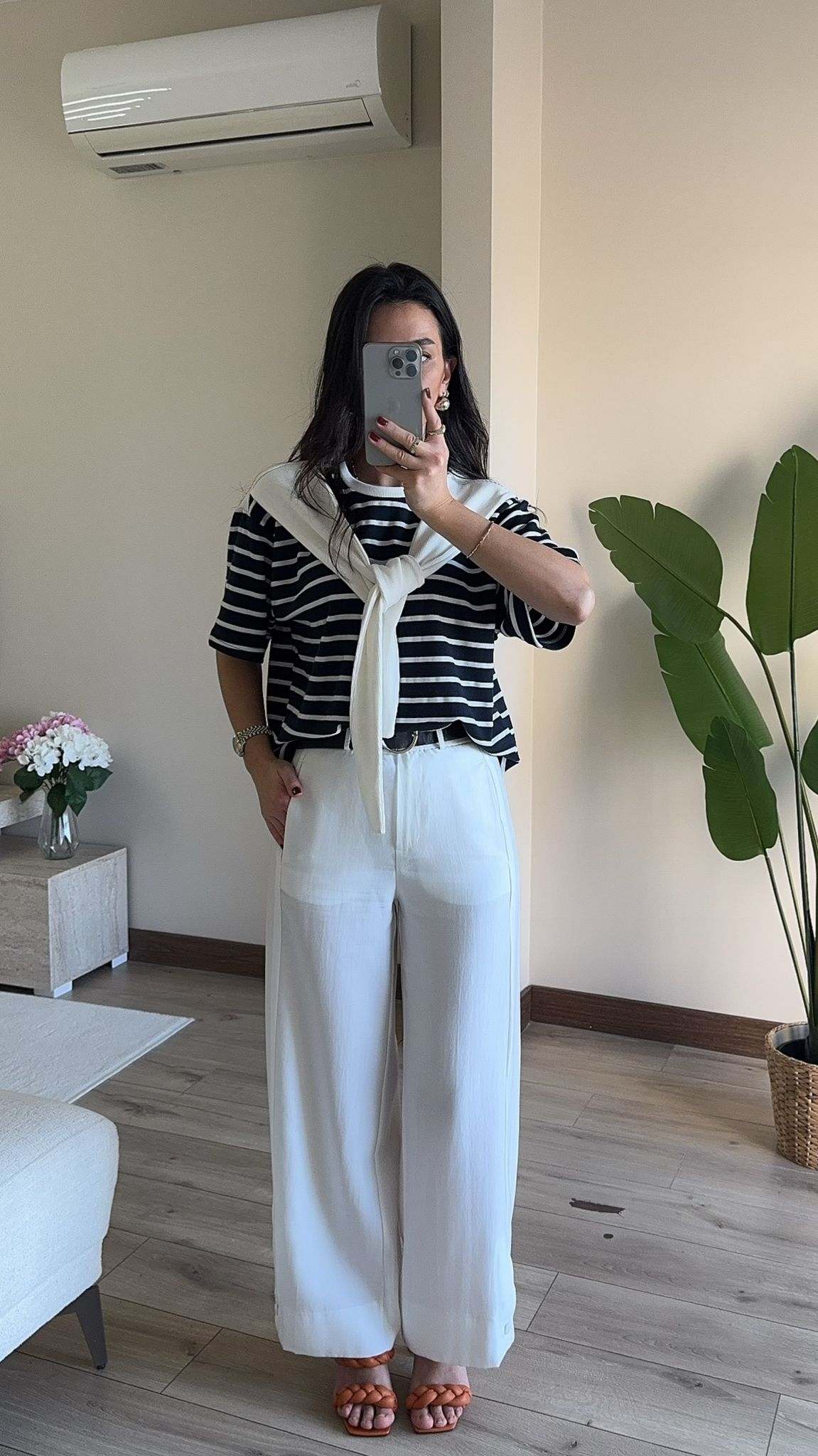 Lacivert Beyaz Çizgili Beyaz Şal Bağlama Detaylı Tshirt