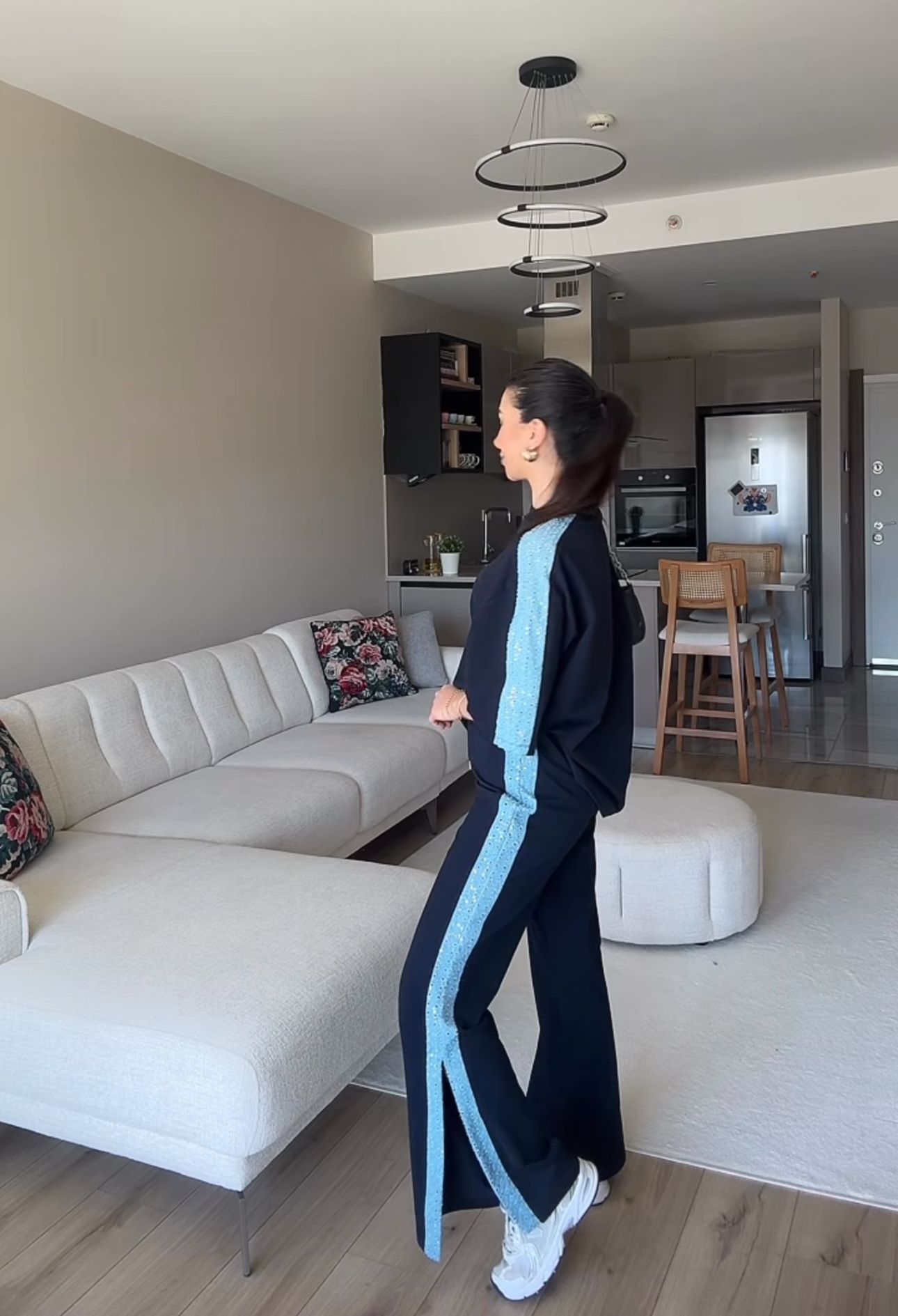 Garnili Yırtmaçlı Payetli Takım