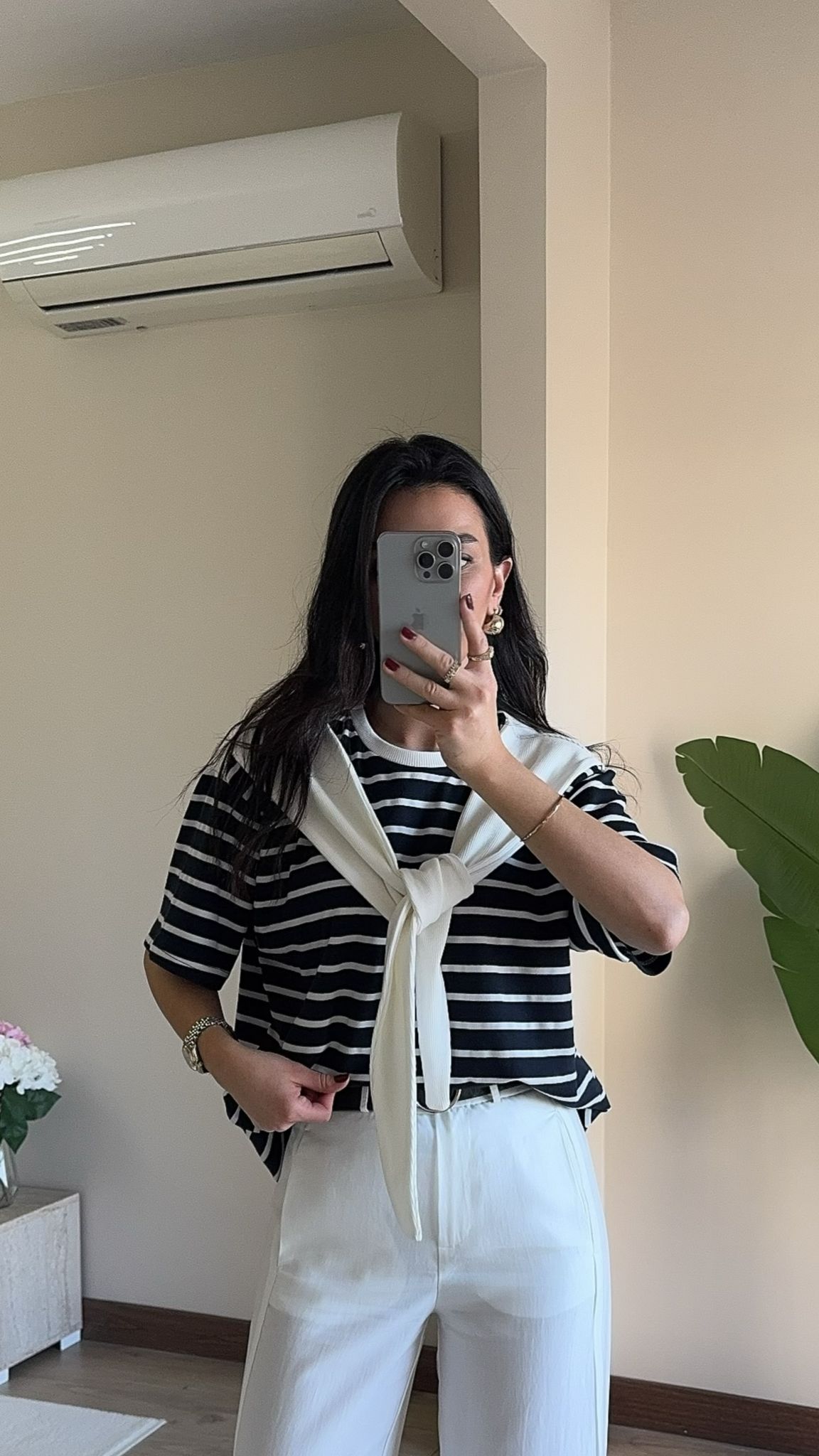 Lacivert Beyaz Çizgili Beyaz Şal Bağlama Detaylı Tshirt