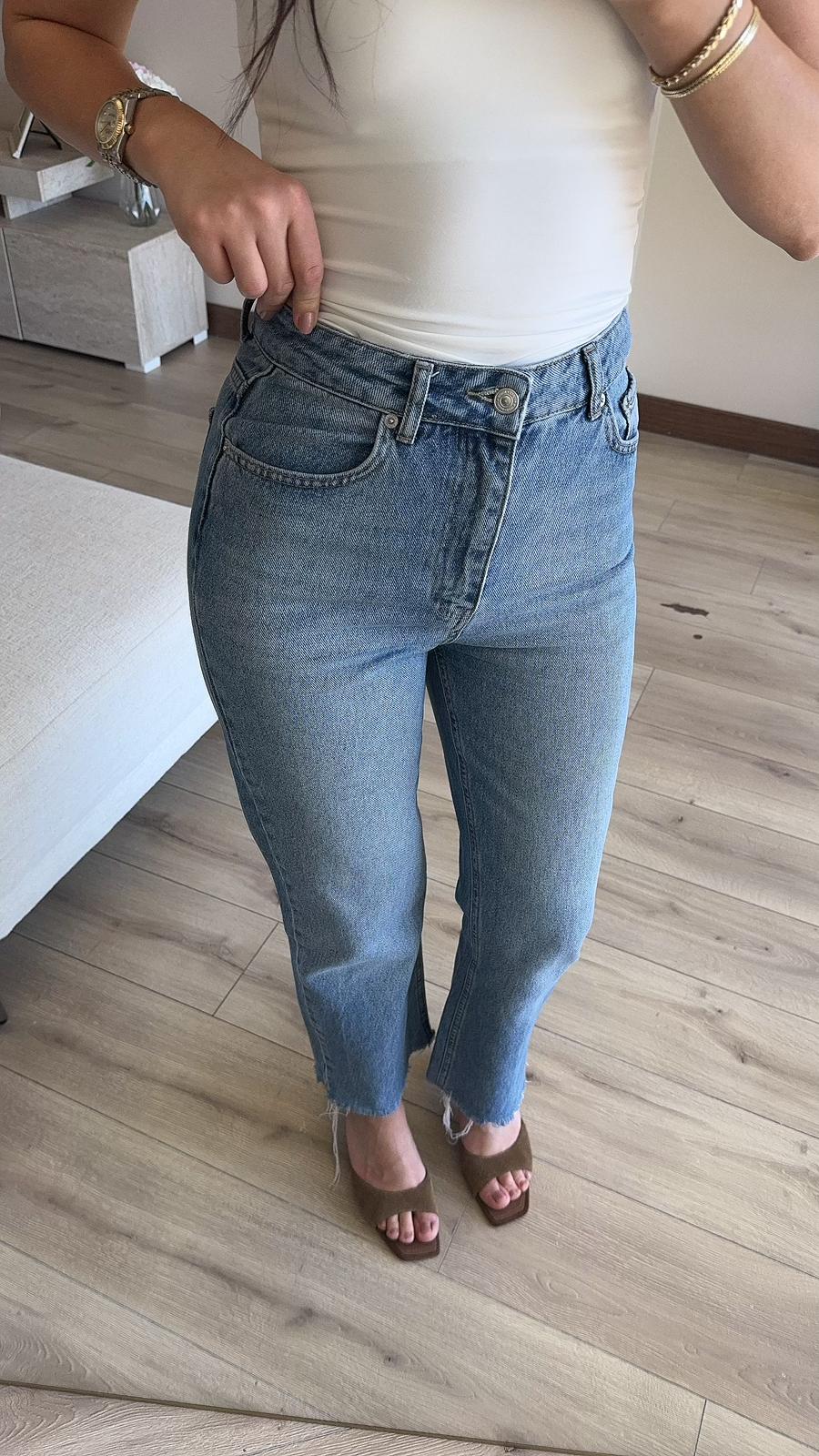 Paçası Kesikli Yüksek Bel Denim Pantolon