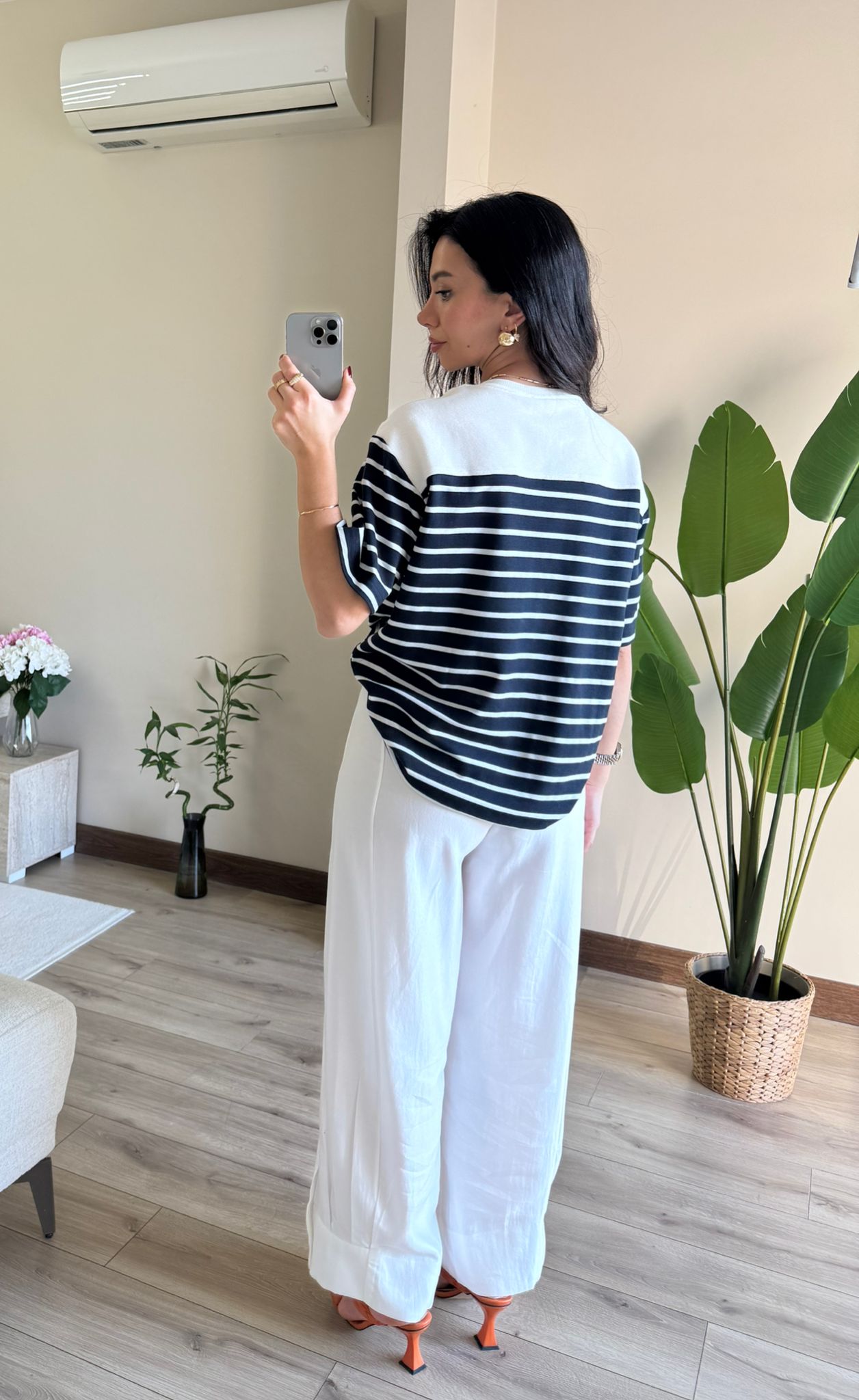 Lacivert Beyaz Çizgili Beyaz Şal Bağlama Detaylı Tshirt