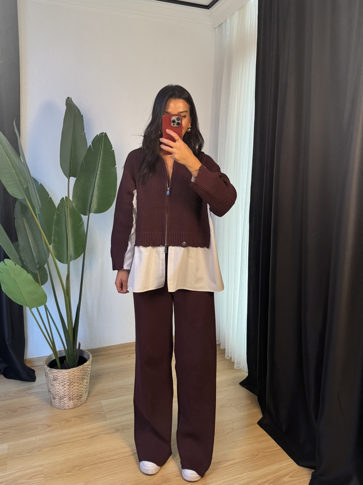 Gömlek Detaylı Triko Takım